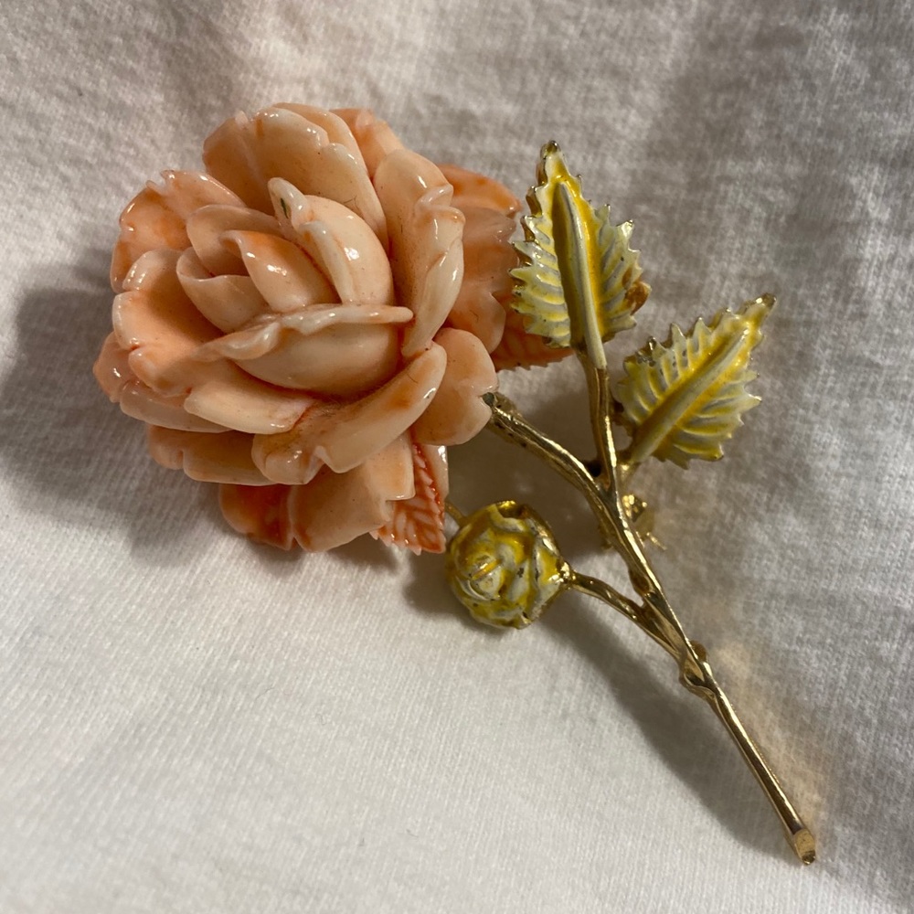 Pell floral pin